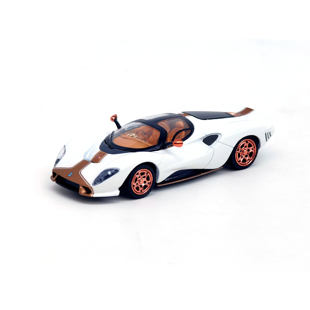 Peako Model 1/64 De Tomaso P72 Diecast Scale Model – White w/ Gold Strip (Pre-Order)